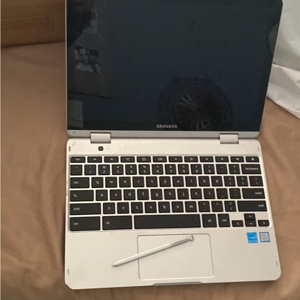 Samsung computer - Picture 3 of 3